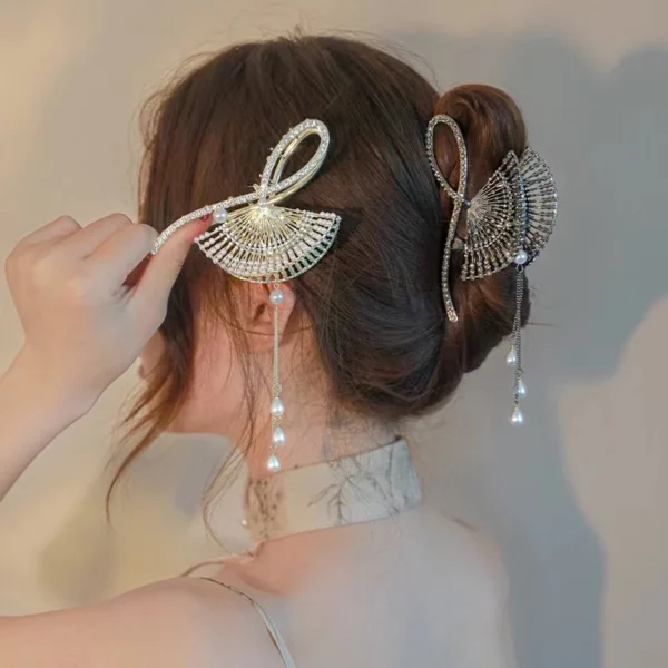 45764d8683a8af47088aa05a7902c322.webp New Style Antique Diamond-Studded Fan-Shaped Hair Clip Pearl Tassel Large Metal Shark Classy Super Fairy Plate Hairpin