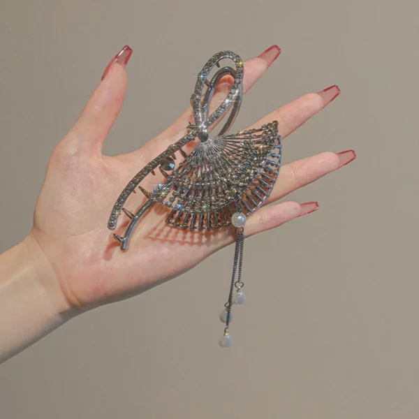 757b7e4b114b01bec7d07ed98857af41.webp New Style Antique Diamond-Studded Fan-Shaped Hair Clip Pearl Tassel Large Metal Shark Classy Super Fairy Plate Hairpin