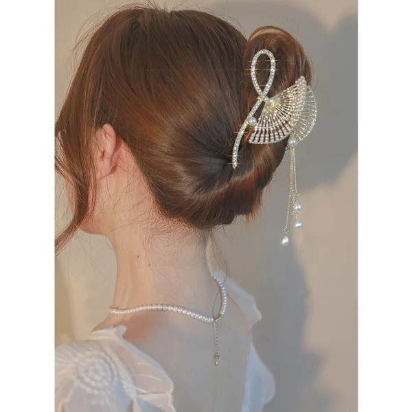 992e679ad689940904076dc07488725c.webp New Style Antique Diamond-Studded Fan-Shaped Hair Clip Pearl Tassel Large Metal Shark Classy Super Fairy Plate Hairpin