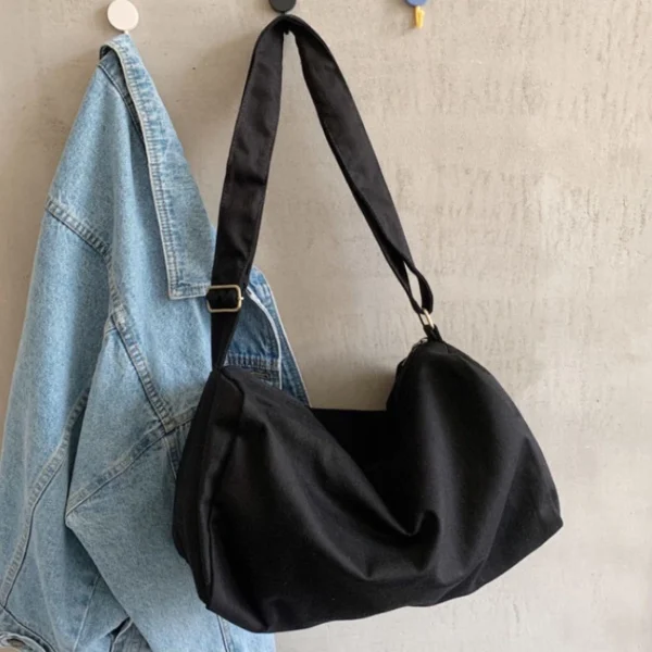 d4cf2e71869dffed90d584465d45db31.webp Korean Version of the New Large-capacity Messenger Bag